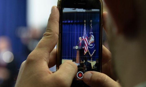 Kinezi trolaju Donalda Trumpa, a preporučili su mu i novi smartfon