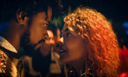 'Oprostite na smetnji', ali ovo je jedna od najbrutalnijih satira godine