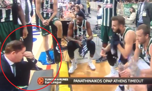 Bilo je trenera koji su psovali ili vrijeđali igrače, ali ovakvu minutu odmora još niste vidjeli