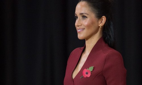 U opuštenijem izdanju koje joj prikriva trbuščić Meghan Markle zrači elegancijom