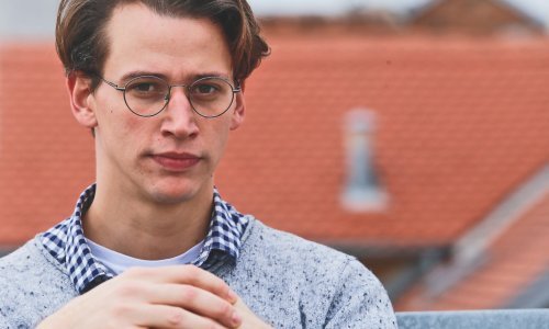 Adrian Pezdirc: Bez obzira na to što svi imamo tuge i samoće, ipak je lakše plakati u mercedesu nego u fići