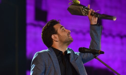 Prošloga vikenda kampirao je u centru Praga, a sad brije sa Supermenom u Indiji