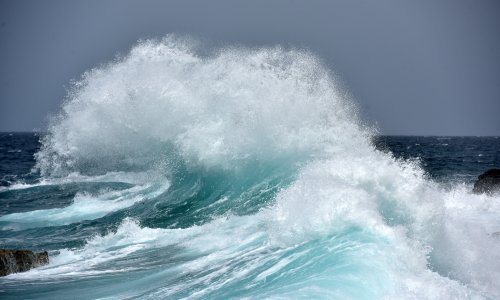 U ponedjeljak stiže jedno od najjačih juga u posljednjih nekoliko godina, očekuju se šestmetarski valovi!