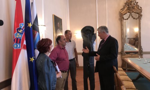 Osječki lovac na stršljene obučava nove ljude, a stigla im je i pomoć - specijalni kombinezoni