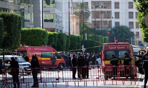 Žena se raznijela u centru Tunisa, ranjeno osam policajaca i jedan civil