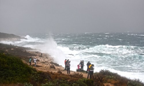 Dvojica mladića kod Umaga odsurfala u orkansko jugo. Hrvat spašen, Slovenac nestao