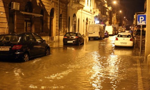 [FOTO] Nestvarni prizori: Rijeka poplavljena, valovi divljali u pulskom akvatoriju