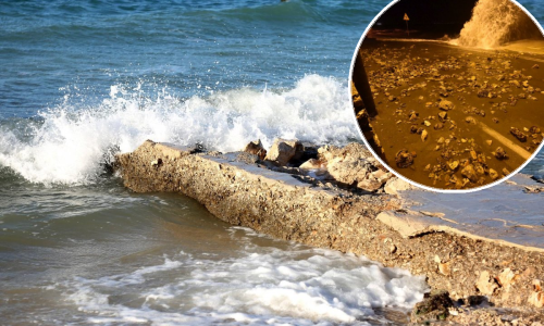 Dramatični prizori noćašnje oluje: Na Hvaru tsunami, rive oštećene, vjetar kidao žice kod Šibenika, čule se detonacije