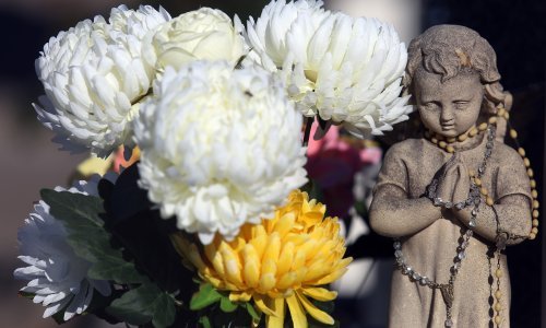 Tradicija i običaji Svih svetih: Znate li da se na groblje nekoć nosila hrana?