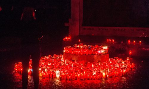 Pogledajte kako izgleda kad se upali desetak tisuća svijeća i lampiona na Mirogoju