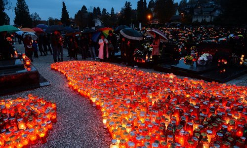 Impresivne fotografije s groblja diljem Hrvatske; pogledajte kako su se građani prisjetili najmilijih