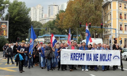 Radnici 3. maja marširaju Rijekom, Horvat poručuje: 'Nećemo pokloniti škverove samo zato što su u problemima'