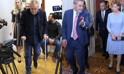 Naglo ozdravio: Bandić ujutro na štakama, popodne već bez njih