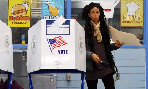 U Kongres izabrane prva muslimanka, izbjeglica, crnkinja i Indijanka, Colorado dobio prvog gej guvernera...