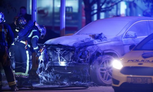 Na Prisavlju izgorio skupocjeni Mercedes