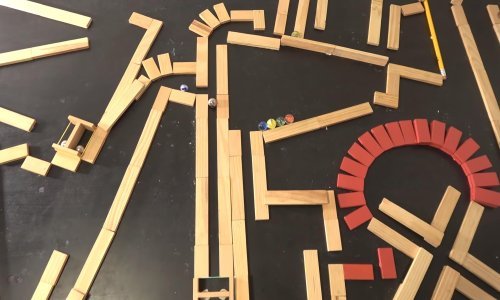 Kompleksna Rube Goldberg mašina pravi je odmor za oči i mozak