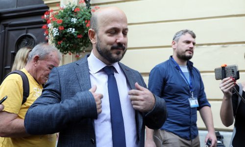 Zaštitari Marasu nisu dali da uđe u Skupštinu, SDP traži nove izbore