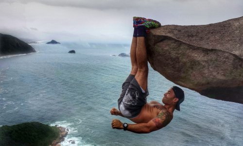 Nema nikakve tajne odakle ovom avanturistu nevjerojatni trbušnjaci