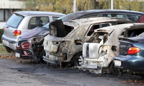 U Zagrebu rano jutros izgorio automobil, požar se proširio na druga vozila