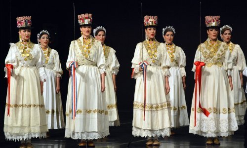 Ansambl Lado koncertom oduševio prepunu dvoranu Ivane Brlić-Mažuranić