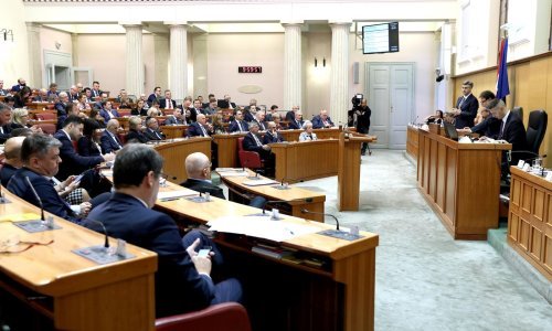 Sabor u utorak bira između Dubravke Bevandić i Zorana Pičuljana