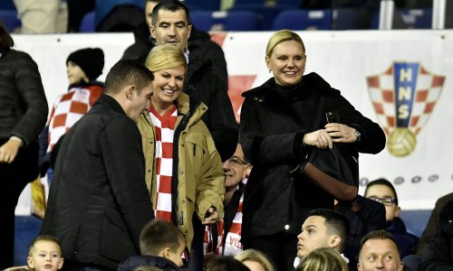 Predsjednica pobjedu Vatrenih gledala s obitelji vukovarskog heroja