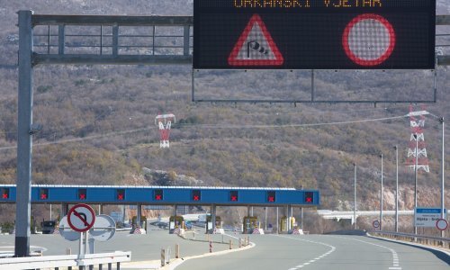 Zbog olujnog vjetra samo za osobna vozila otvorena A1 od Sv. Roka do Posedarja