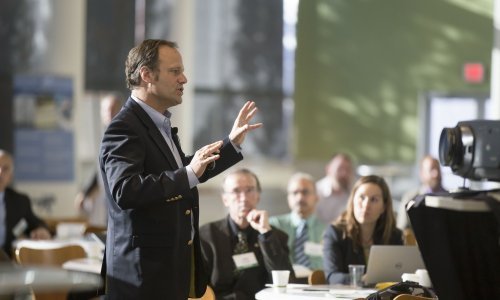 Što kad aplikacije koje koristimo više nisu besplatne? Jesu li roboti već u našim školama? Saznajte u Šibeniku