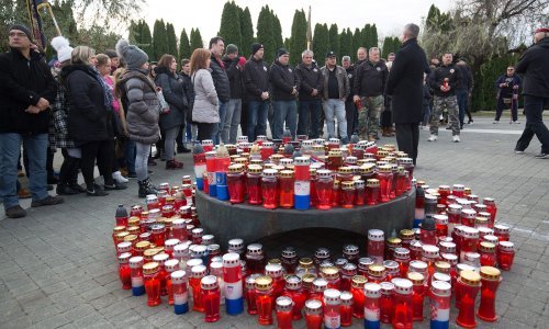 Brojni građani stižu u Vukovar, odaju počast žrtvama na Memorijalnom groblju
