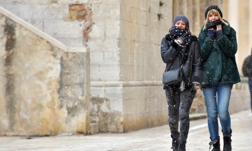 Stigle prve pahulje koje toliko čekamo, u srijedu nagla promjena vremena