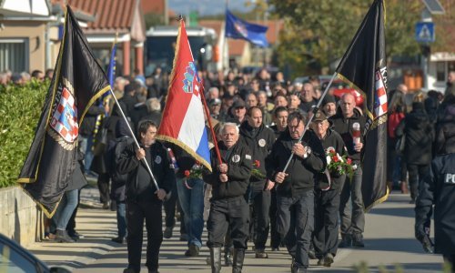 15 tisuća ljudi u Škabrnji, Brkić: Moramo uložiti veliki napor kako bi se počinitelji gnjusnih zločina otkrili