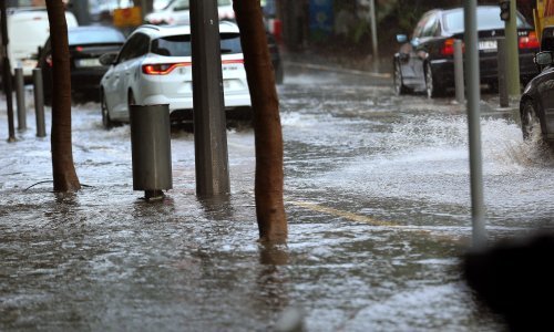 Upozorenje: Zbog olujnog vjetra zatvorena A1 između Sv. Roka i Posedarja