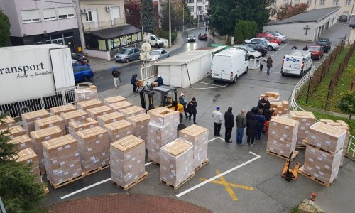 Nije lažna vijest: Franjevci sa Svetog Duha dobili ogromnu donaciju pizza, pozivaju građane da dođu po njih