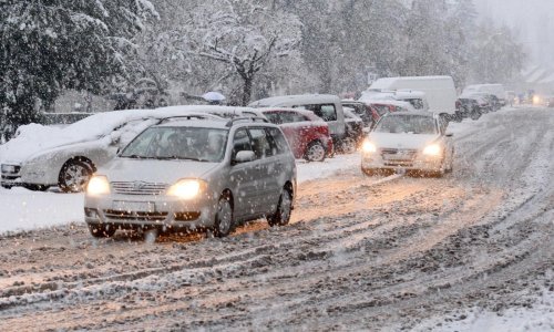 Kolaps u prometu: Na granicama se čeka satima, HŽ zamijenio vlakove autobusima