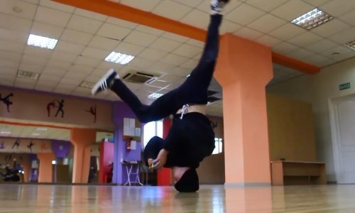 Zavrtjet će vam se u glavi od ovog rješavanja Rubikove kocke