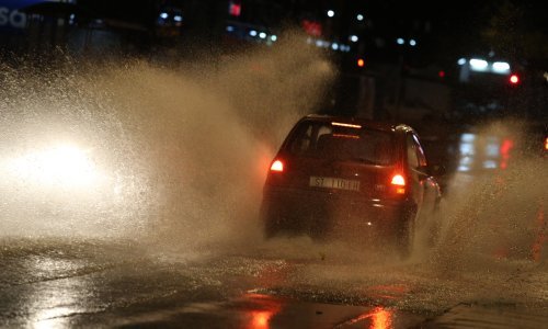 Jaka kiša potopila Split, vatrogasci u jednoj večeri imali 20-ak intervencija