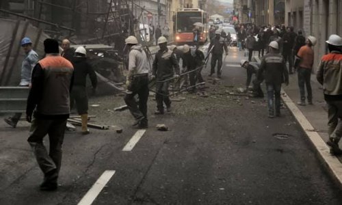 U Rijeci se srušila skela i pala na Adamićevu ulicu; blokiran promet u središtu grada