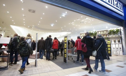 Potrošnja porasla 50. mjesec zaredom, rast ubrzan