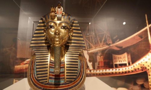Oštećena Tutankamonova zlatna maska