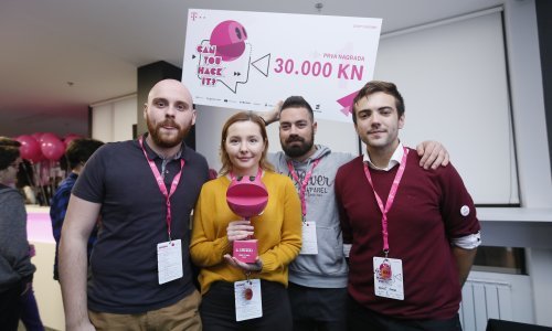 Inovativni projekt video komunikacije za gluhe osvojio prvu nagradu na hackathonu HACK IT DAYZ
