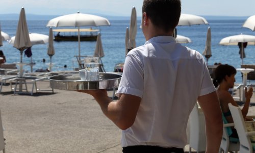 Sindikalistica Cvitić pozvala vladu i poslodavce da podignu plaće domaćim radnicima u turizmu