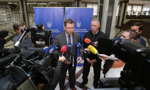 Ništa od štrajka! Pomirili se sindikati i Vlada, plaće javnih službi rast će pet posto