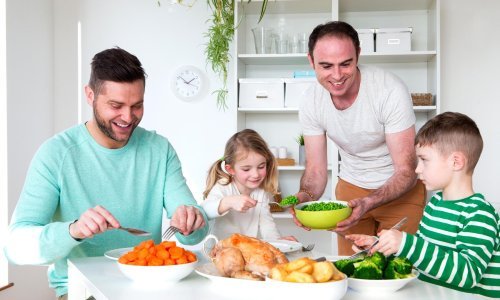 Čitatelji tportala u tijesnoj borbi odlučili: Istospolnim parovima treba omogućiti udomljavanje djece