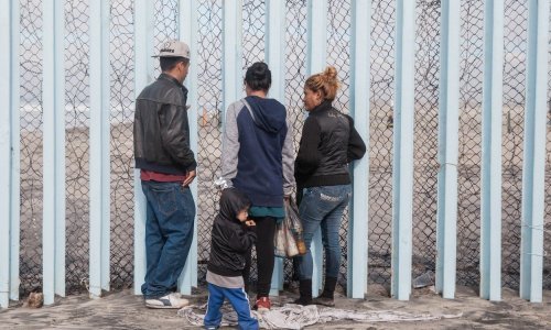 Tisuću dodatnih vojnika za pomoć u upravljanju migrantskom krizom