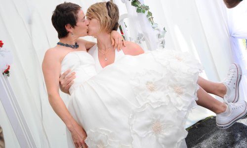 Engleska crkva blagoslovit će gay brakove!