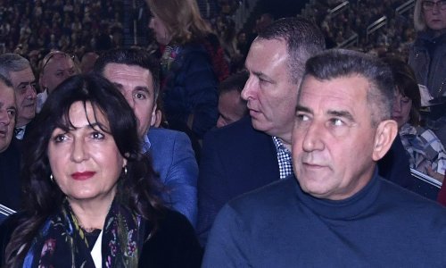 Ante Gotovina u večernjem izlasku: Uživa u klapskom koncertu