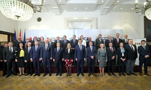 Na večeri u Esplanadi pet stranih premijera, Orbana dočekali prosvjednici