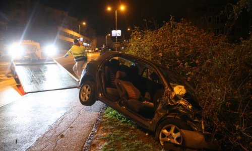 U Vukovarskoj ulici pokupio parkirana vozila, skrenuo na suprotni trak i na kraju završio u jarku