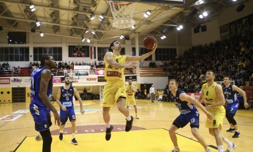 Split u dramatičnoj završnici i tricom četiri sekunde prije kraja pobijedio Cibonu