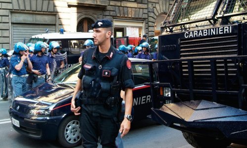 Banda rovokopačima rastrgala kombi s novcem